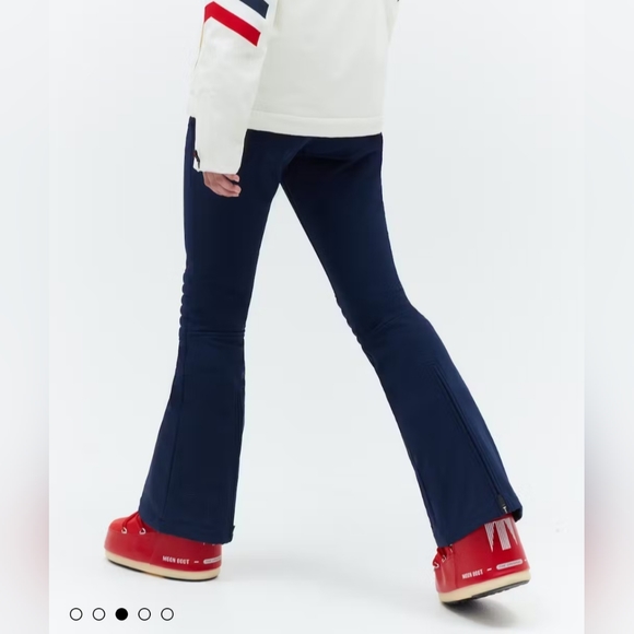 Perfect moment Aurora flare pant. Cute ski pants. - Picture 3 of 16